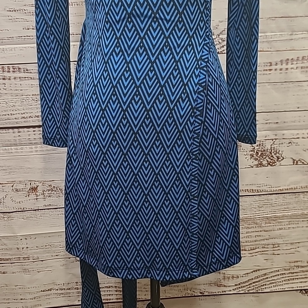 Banana Republic v neck wrap dress - Picture 3 of 9